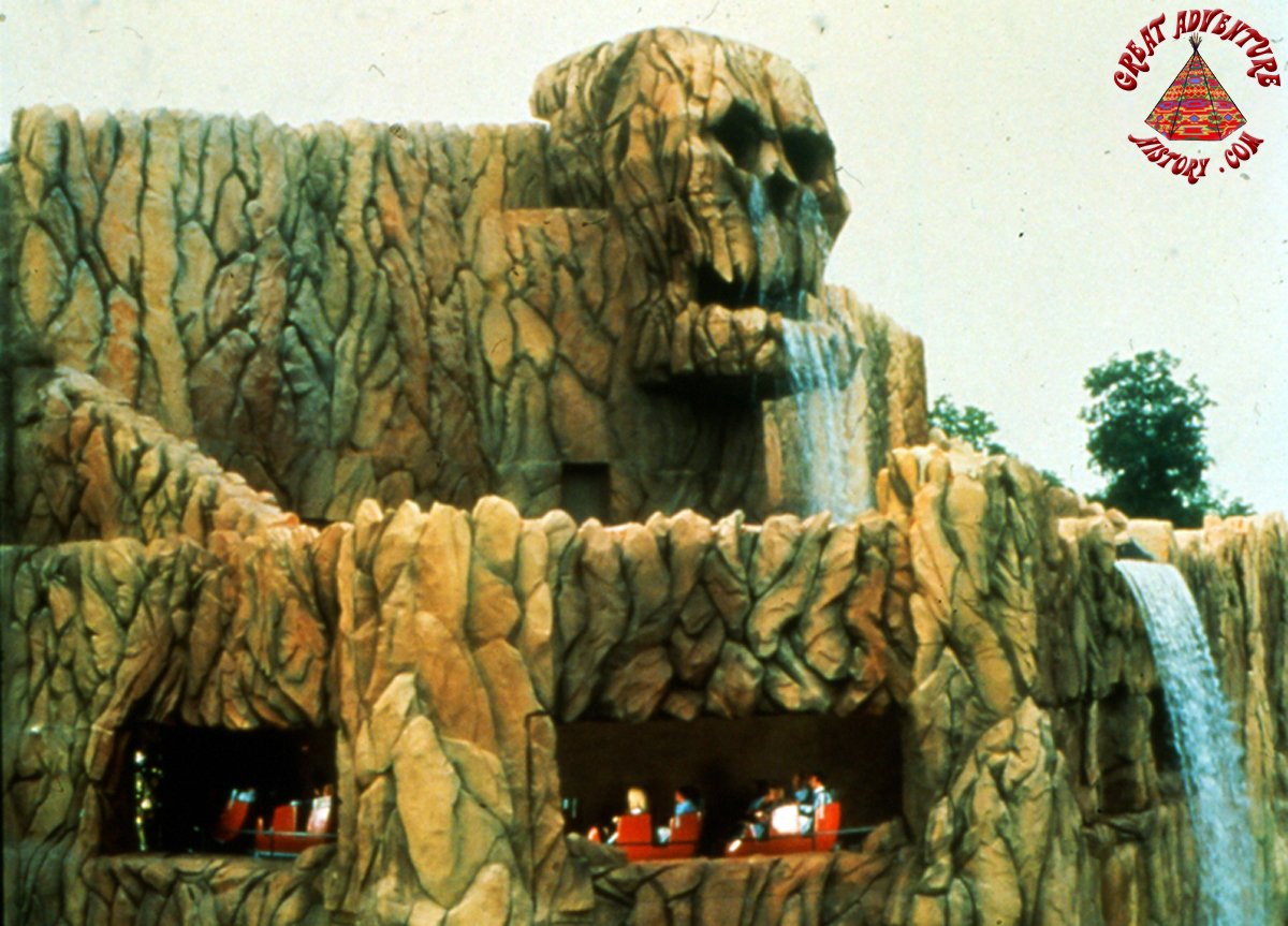 Skull Mountain Queue Line At Six Flags Great Adventure